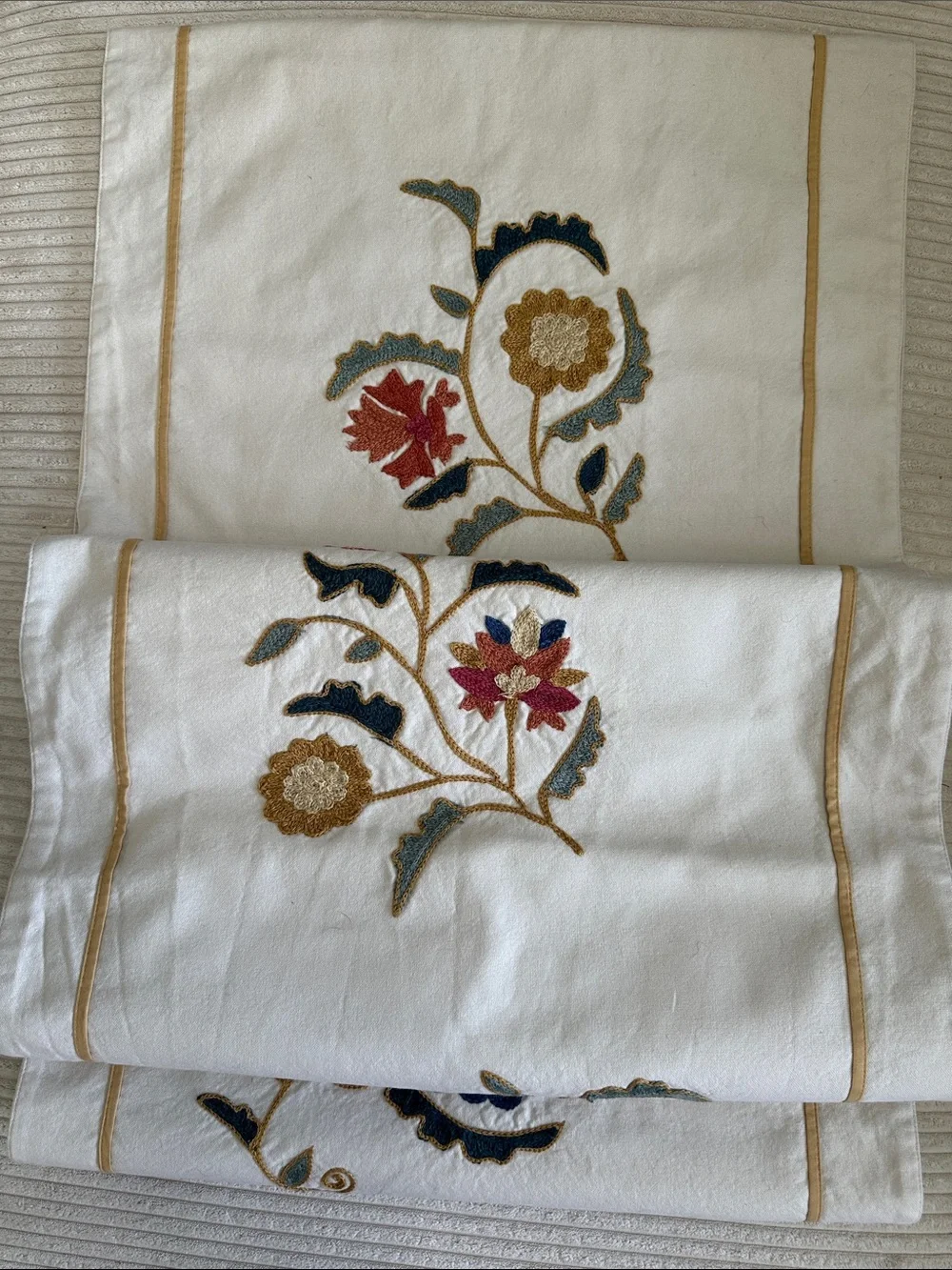 Pottery Barn Suzani Embroidered Crewel Table Runner Off White 18X108 Inches